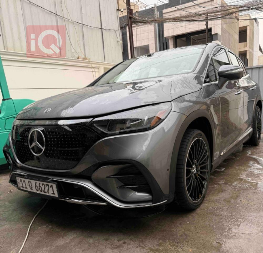 مرسيدس بنز إي كيو إي SUV